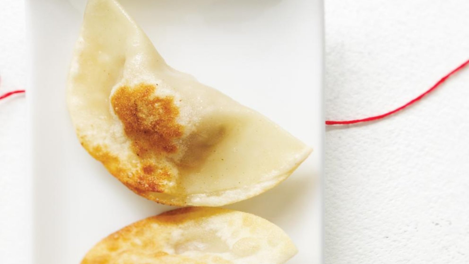Dumplings de porc et sauce aux arachides